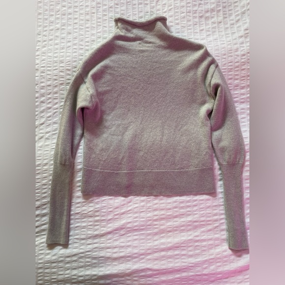 Aritzia Wilfred Cyprie Sweater made of Merino Wool in Light Grey - Picture 2 of 4